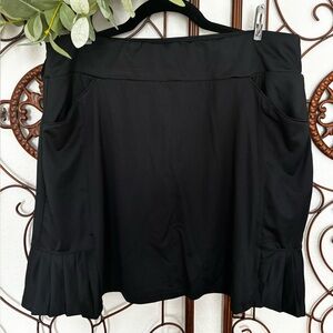 Tail White Label Golf Skort.  Black with ruffle detail. EUC, Sz L